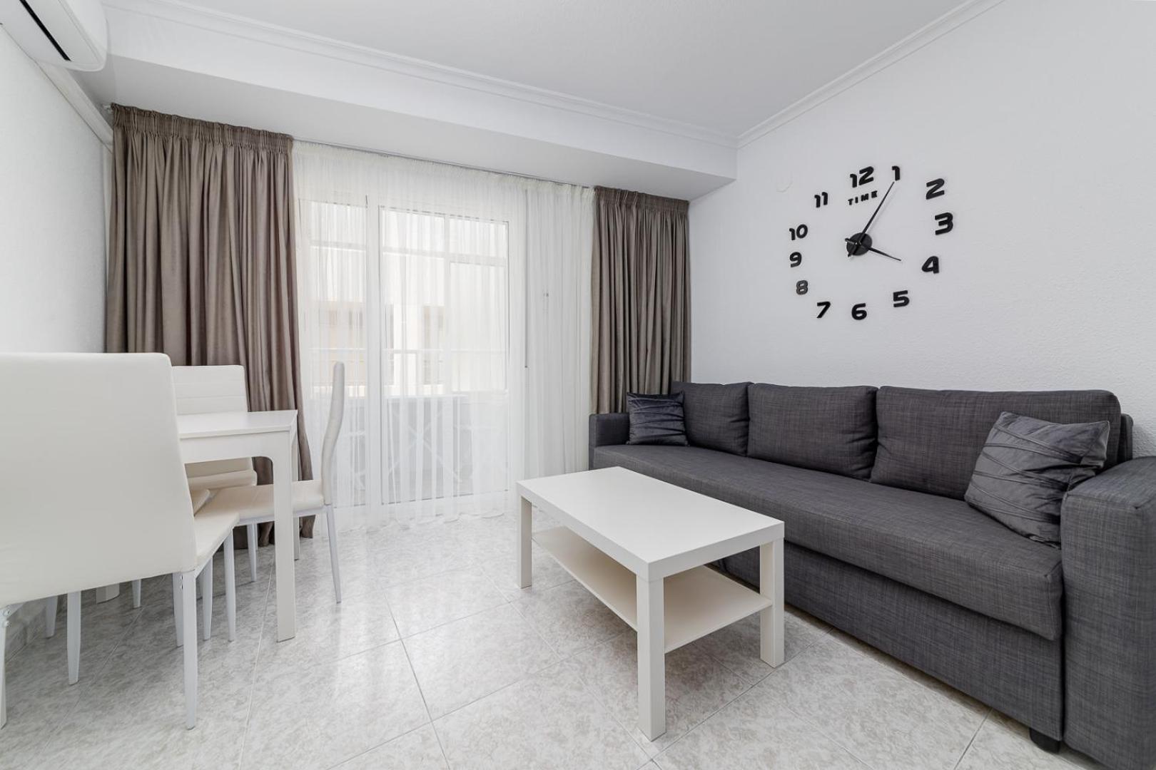 Concordia Beachside Apartment: Near Del Cura & Central Station Torrevieja Exterior photo